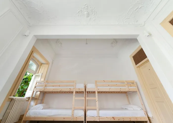 Cheese & Wine Lapa Гостьовий будинок Лісабон