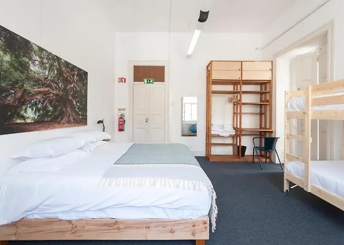 Guest house Cheese & Wine Lapa Lisbon